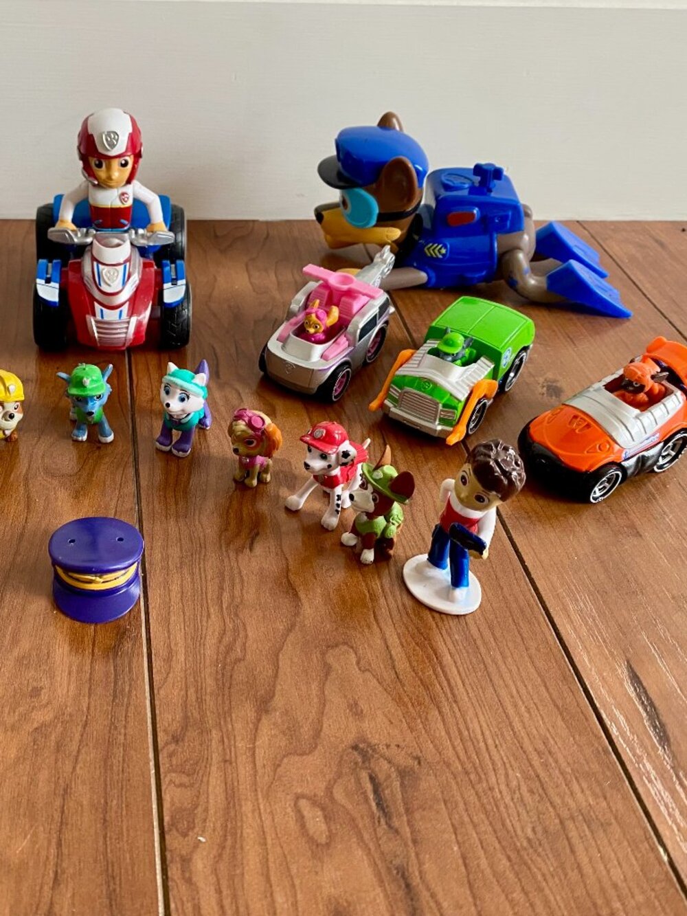 Paw Patrol Toy Lot, 6 Vehicles, 8 Pups, Ryder Cruiser, Chase Bath Toy & Figures